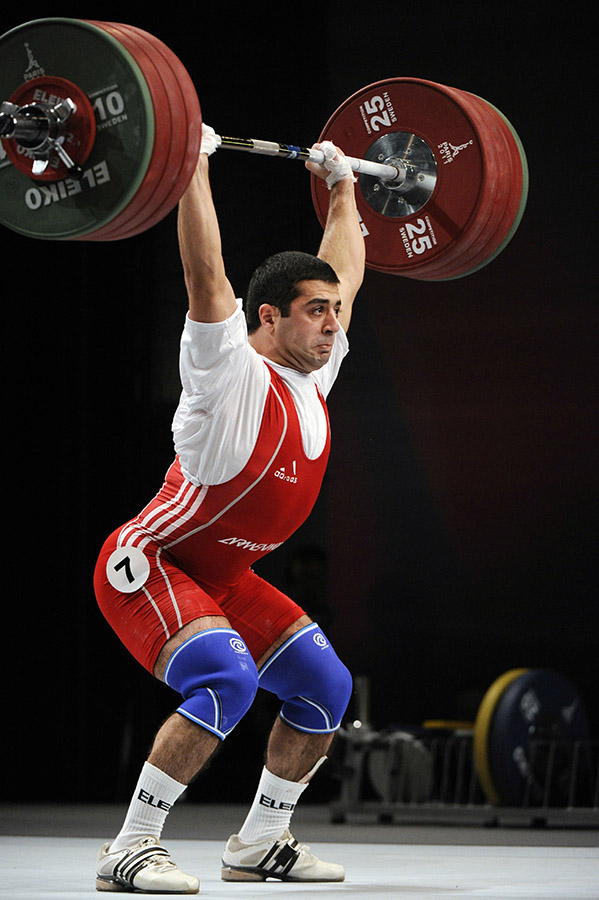 Тигран Мартиросян бере участь у фіналі чемпіонату світу з важкої атлетики 2011 року (Шессі, Франція, 10 листопада 2011 р