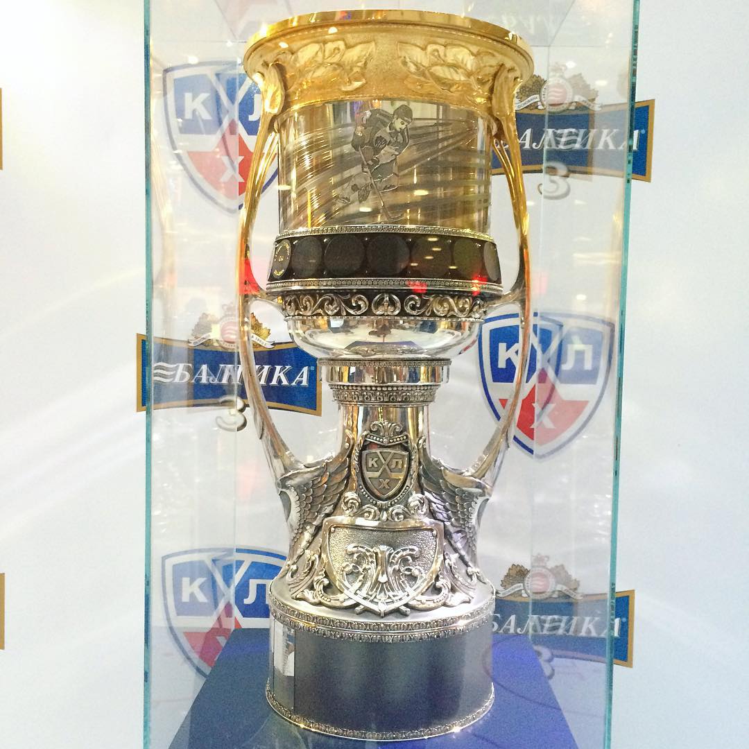 Завдяки міжнародному туру вболівальники Новокузнецького «Металурга» змогли уважно розглянути головний трофей ліги