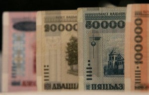 Білоруський рубль був введений на початку 90-х років, тому його співвідношення з іншими валютами має саме таку точку відліку