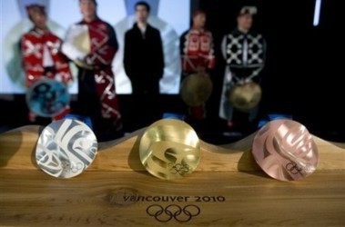 19 жовтня 2009, 12:30 Переглядів:   За чотири місяці до початку зимових Олімпійських ігор у Ванкувері був представлений дизайн нагород