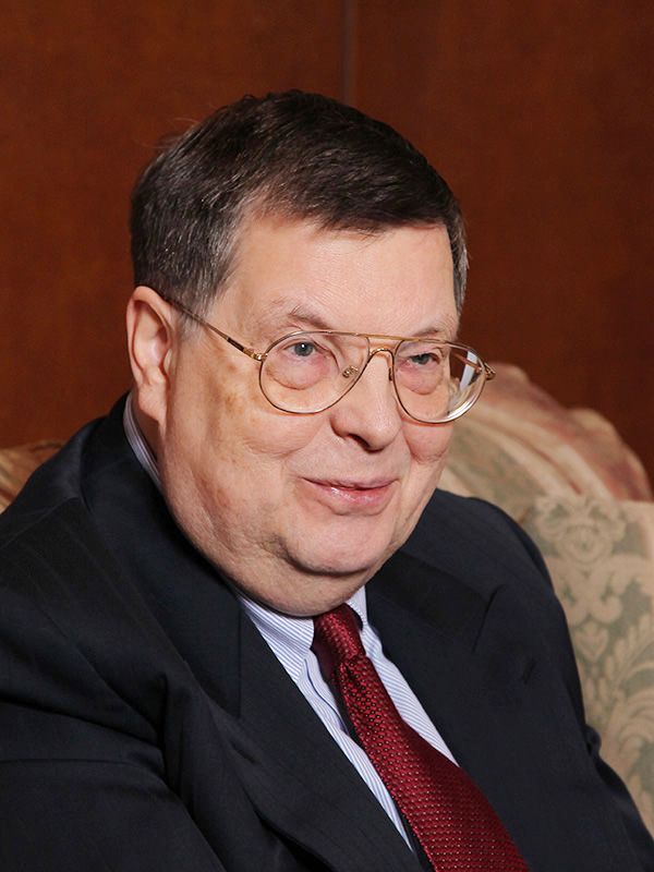 Роль посла чітко визначена як головного представника своєї держави в країні перебування