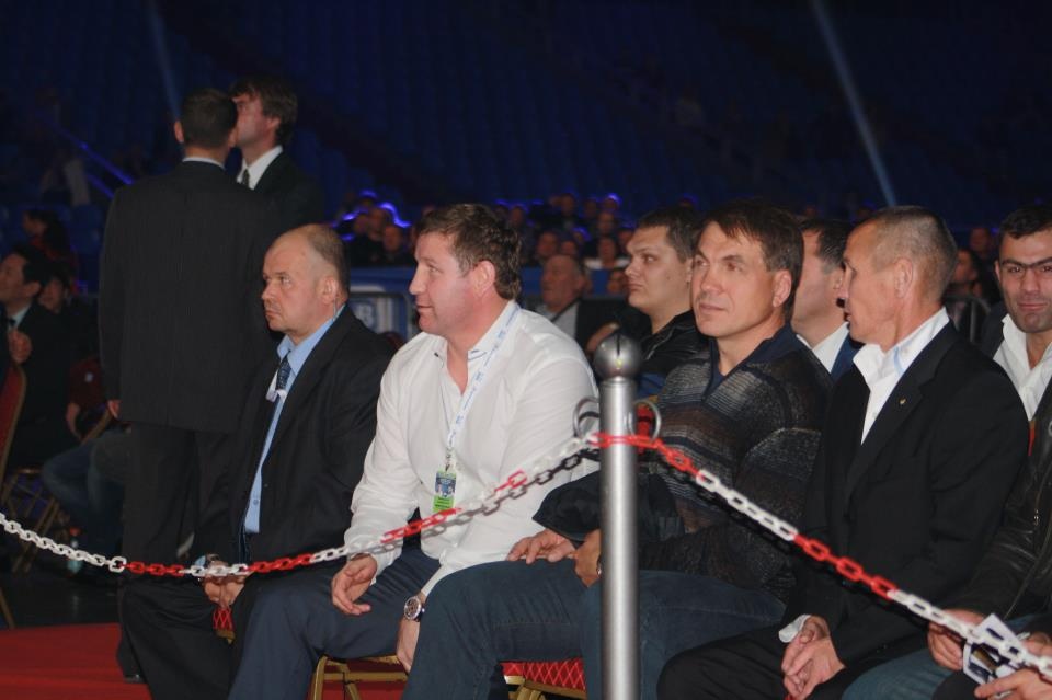 Султан Ібрагімов - екс-чемпіон світу за версією WBO (цей титул у нього відібрав Володимир Кличко) і Олег Маскаєв - екс-чемпіон світу за версією WBC (в 2008 програв Сему Пітеру, якого згодом нокаутував Віталій Кличко):