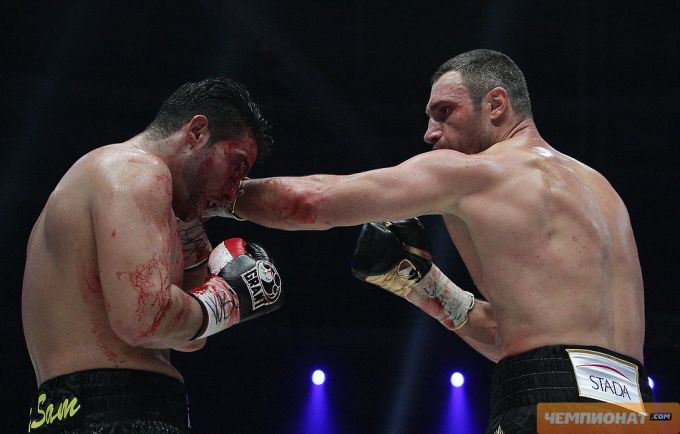 Фоторепортаж з вечора боксу в Москві, головною подією якого став бій Кличко - Чарр (40 фото)