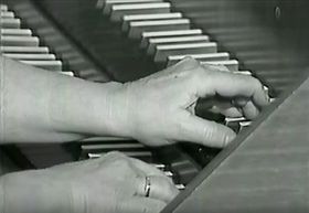 Фото: YouTube   Зузана Ружічкова народилася 14 січня 1927 року в місті Пльзень, і вже в 9 років почала грати на фортепіано