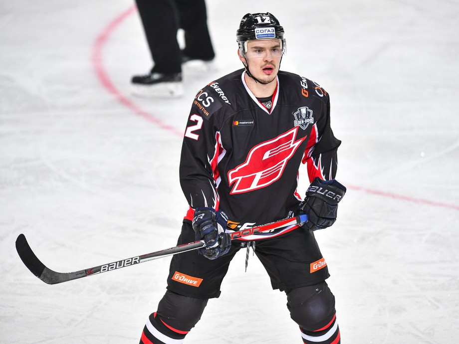 28-річний захисник   Віталій Меньшиков   розповів, як ішов із «Сибіру» в «Авангард», поділився враженнями від спільної роботи з Андрієм СКАБЕЛКА АНДРІЙ ВОЛОДИМИРОВИЧ і заявив, що мріє спробувати свої сили в НХЛ