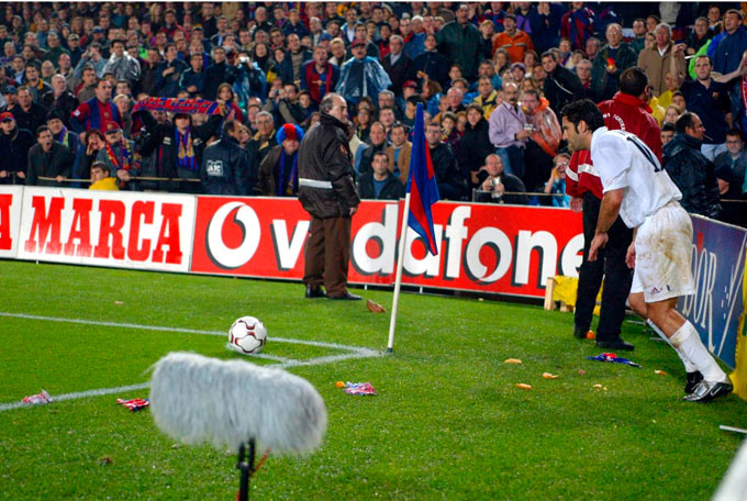 Більш ніж вікова історія протистояння «Реала» і «Барселони» подарувала глядачам десятки феноменальних голів, сотні тріснутих щитків і первинних гетрах, а також тисячі скандалів