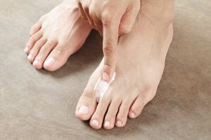 Лікування сухих мозолів на пальцях ніг - це часта проблема