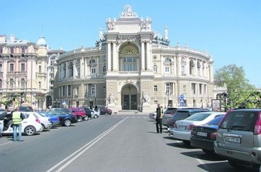 3 червня 2011, 19:42 Переглядів:   В Одеському оперному театрі набирають нових акторів і збираються робити ремонт