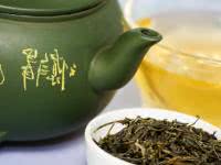 Багато хто хоче знати зелений чай підвищує, або знижує тиск