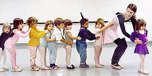 Як навчити дитину танцювати