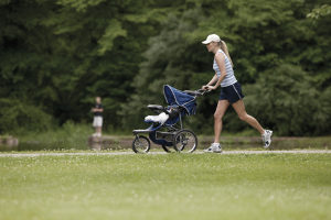 А що може бути краще прогулянок з коляскою на свіжому повітрі, так необхідному і матусі, і малюкові