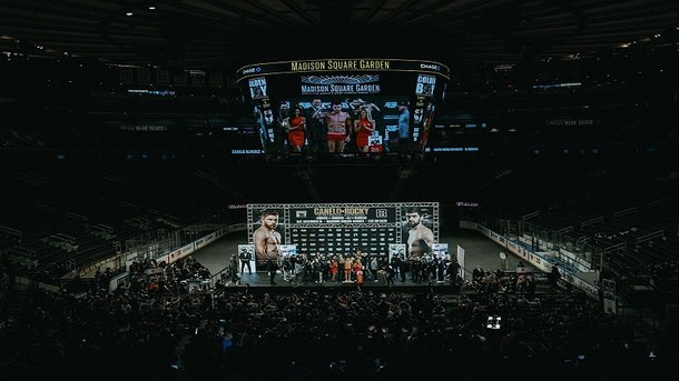 16 грудня 2018, 00:23 Переглядів:   У Нью-Йорку в ніч з суботи на неділю пройде чемпіонський бій в суперсередній вазі