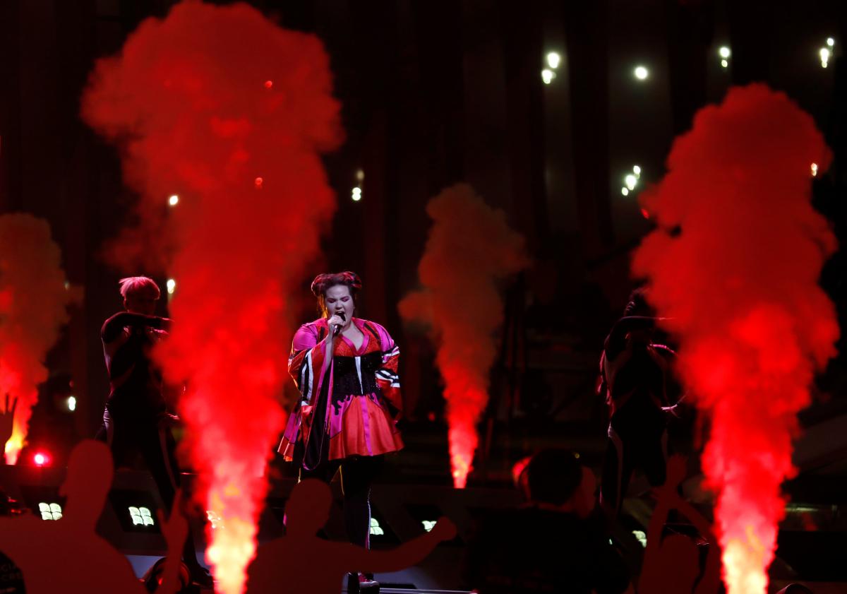 У компанії стверджують, що пісня є плагіатом хіта Seven Nation Army групи The White Stripes