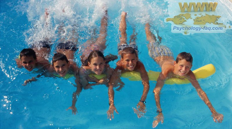 8 важливих причин віддати свою дитину в басейн