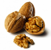 Волоські горіхи є прекрасним джерелом жирних кислот омега 3 і допомагають активізувати функції травлення
