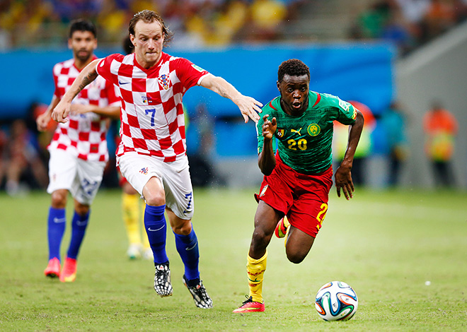 Камерунський півзахисник робив перші кроки у великому футболі на батьківщині, потім перебрався до Франції, а минулого літа пограв в Бразилії на чемпіонаті світу, де був визнаний самим низькорослому футболістом мундіалю