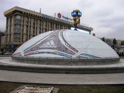 Футбольні символи будуть прикрашати Київ до 1 липня 2012 року