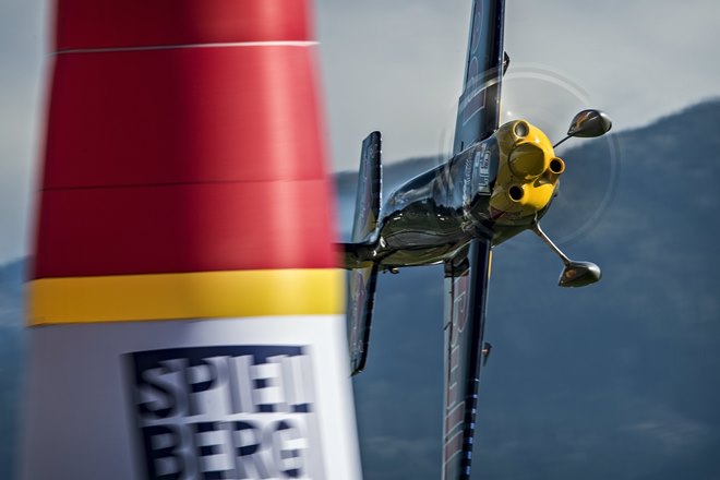 Напевно, багато любителів автоспорту чули про таку серії, як Red Bull Air Race - по суті, повітряної Формулі-1