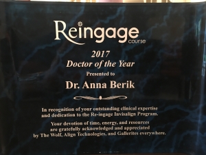 Вечером в четверг, 7 сентября, группа Invisalign Re-Ingage провела праздничный банкет, на котором доктор Берик был дважды отмечен, один из них как Лучший Док, а другой как Доктор Года 2017 года