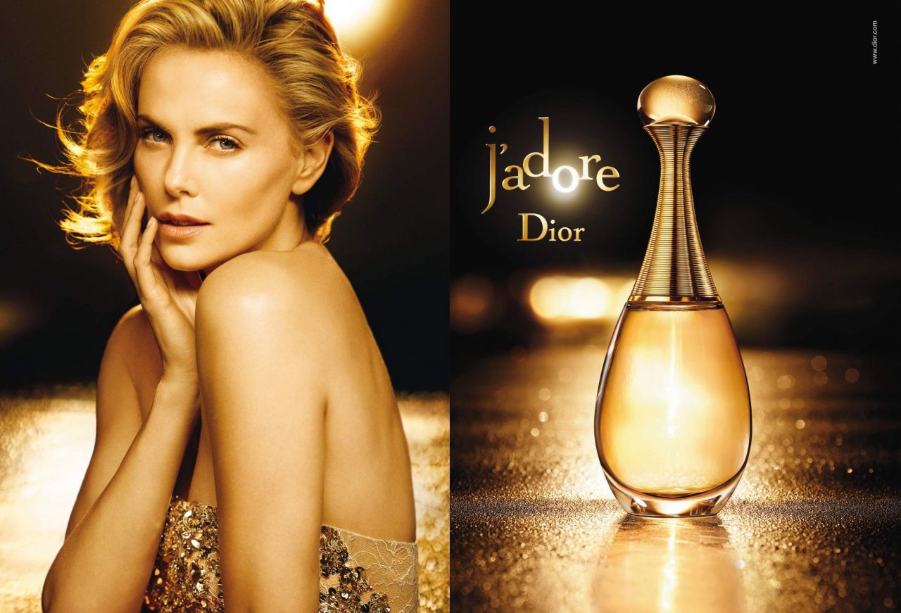 Не секрет, що величезний інтерес до J'adore Dior підігрів незвичайний вид флакона, створений дизайнером Ерве ван дер Стрітення