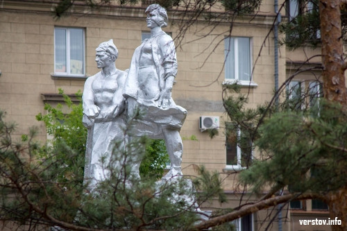 Ще одна плутанина вийшла з назвою скверу, розташованого на вулиці Чапаєва