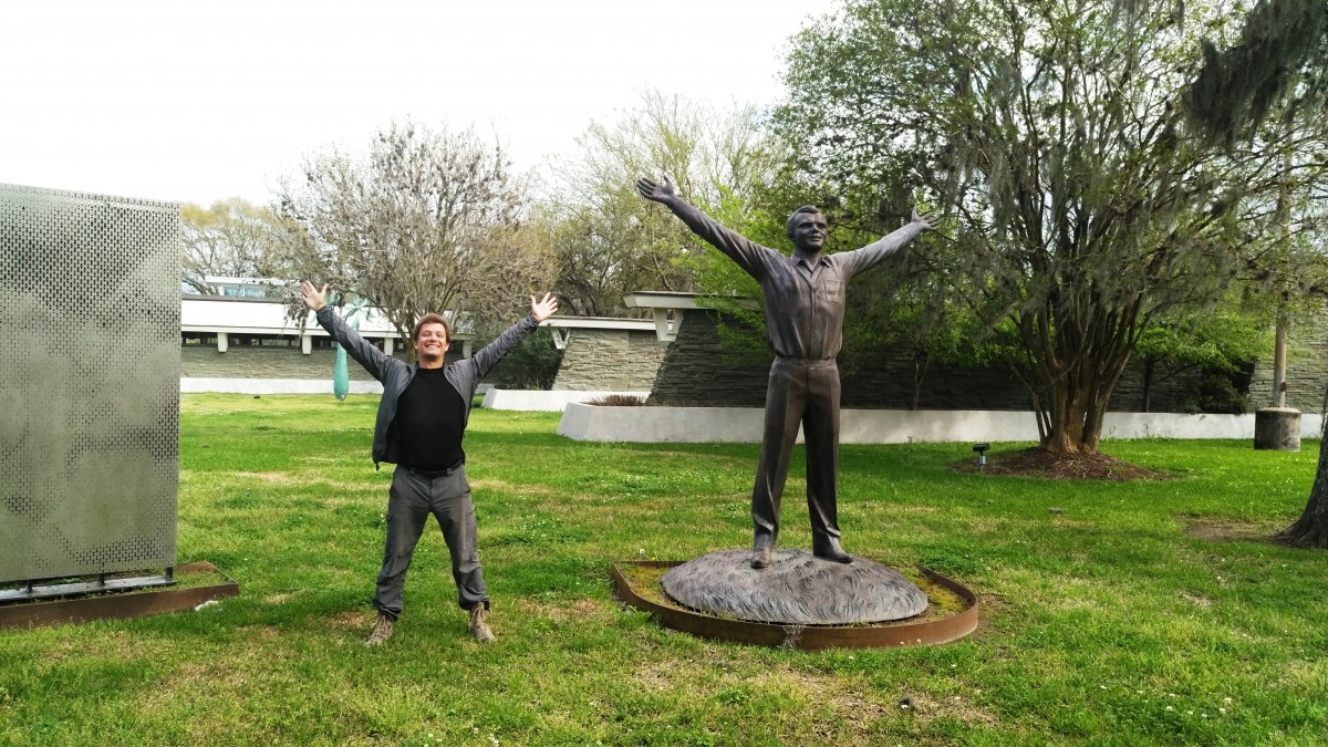 5 березня я познайомила Олега з Софією Табаровской, і ми всі разом з'їздили до пам'ятника Гагаріну і на алею космонавтів