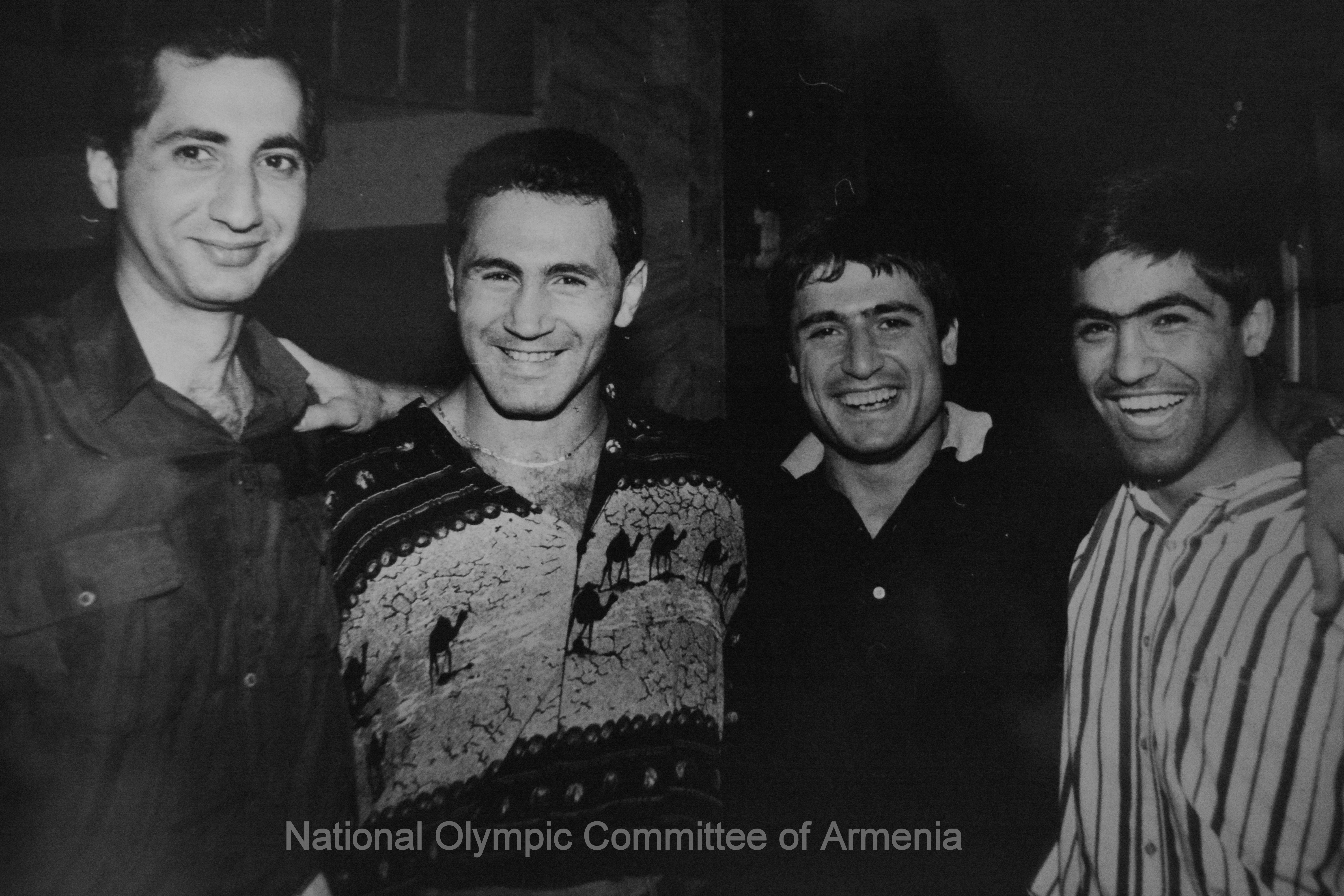 З вірменських спортсменів тільки Сос Айрапетян на завоював медалі (хокей з м'ячем)